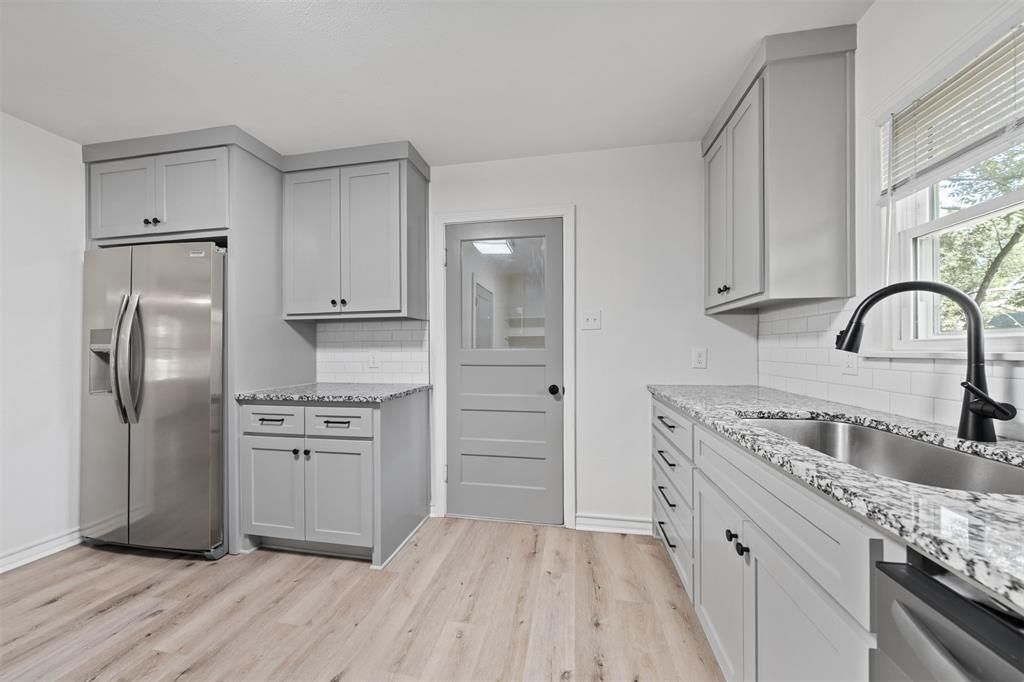 903 E Avenue C Property Photo 11