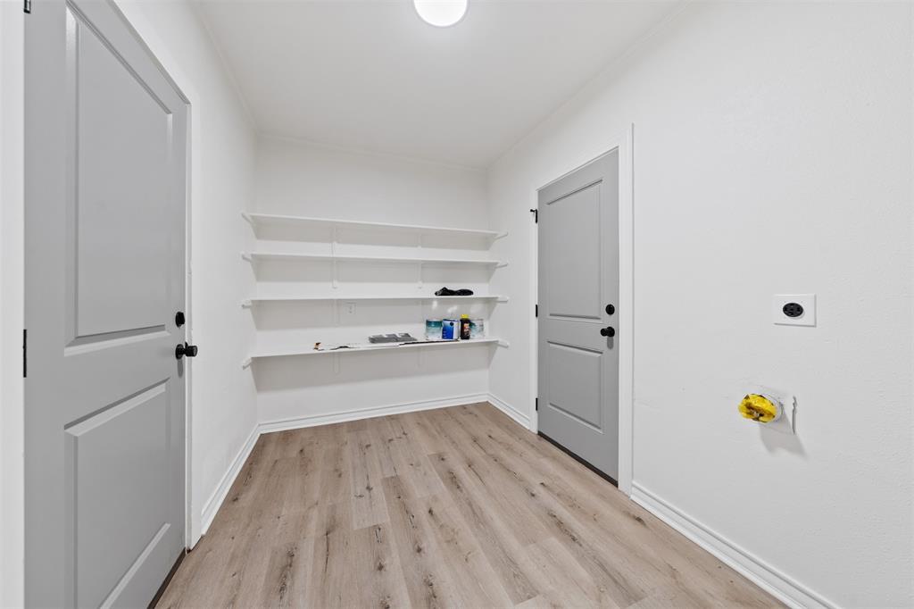 903 E Avenue C Property Photo 12