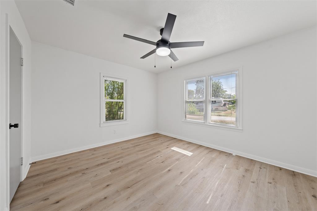903 E Avenue C Property Photo 13
