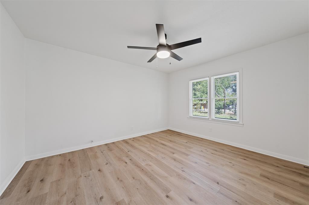 903 E Avenue C Property Photo 15