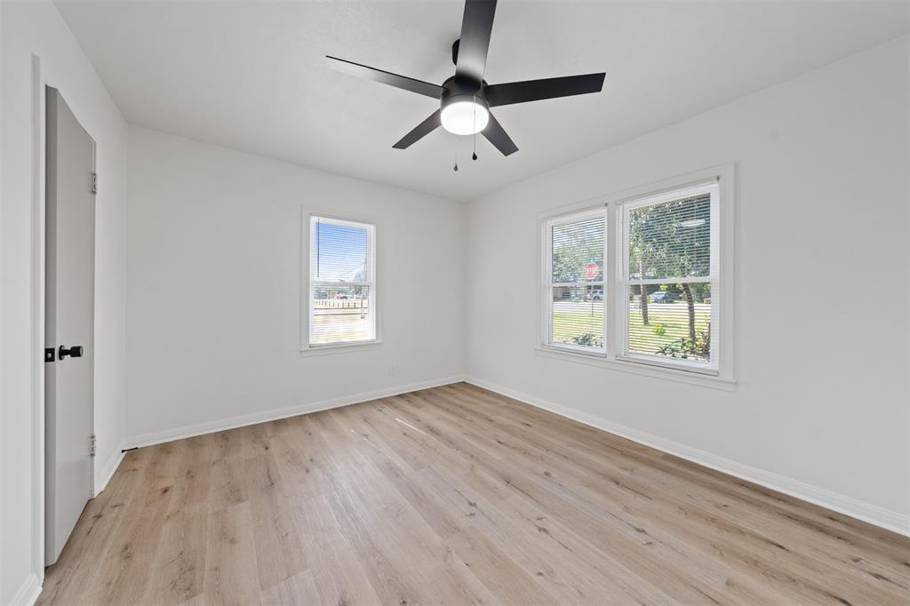 903 E Avenue C Property Photo 16