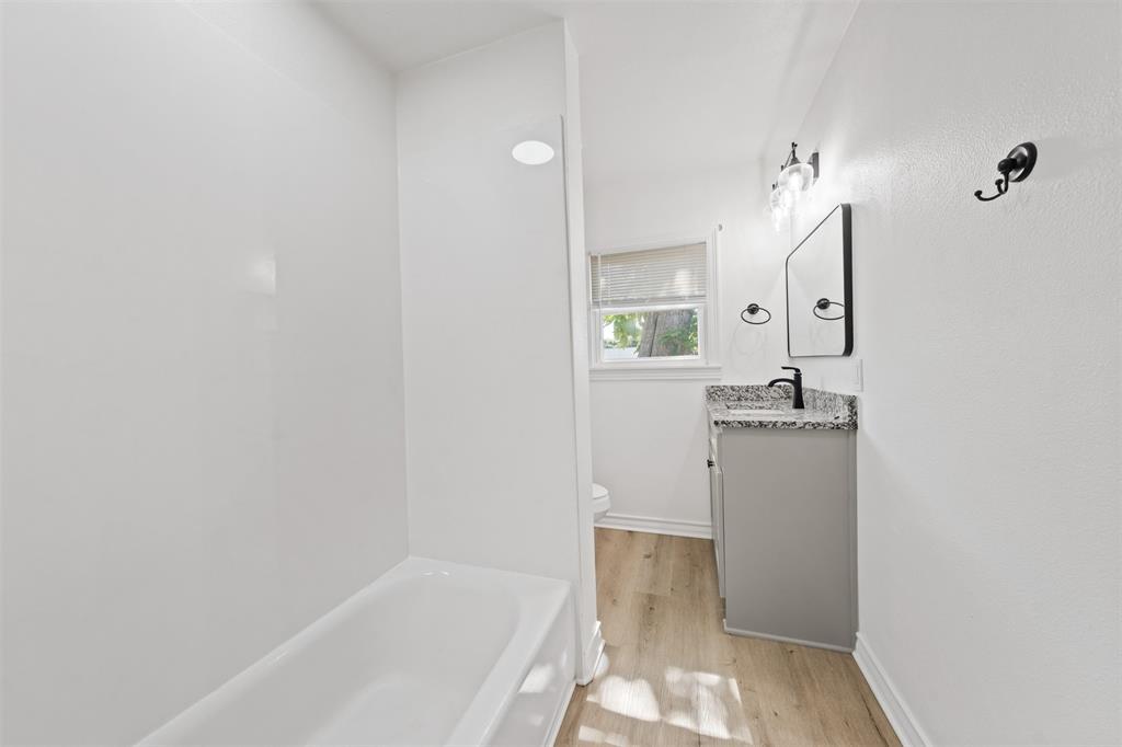 903 E Avenue C Property Photo 17