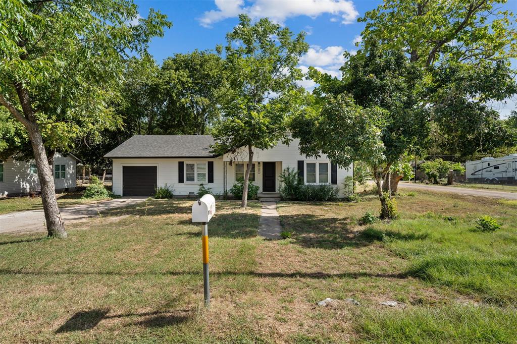 903 E Avenue C Property Photo 24