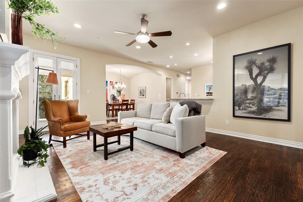 2811 Hood Street E Property Photo 3