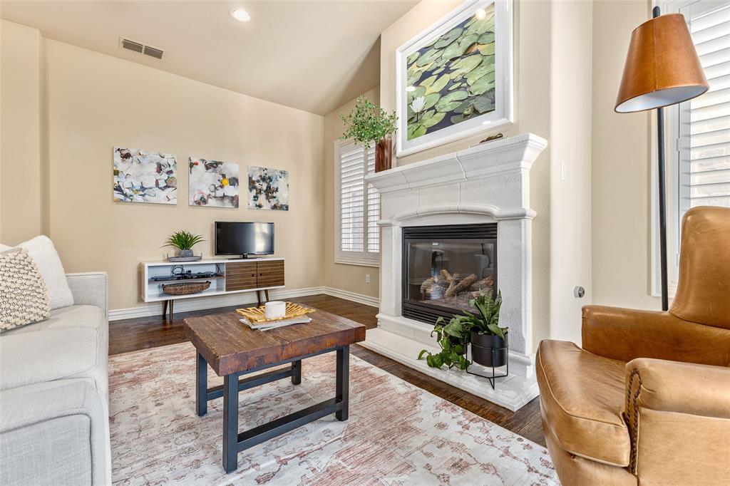 2811 Hood Street E Property Photo 5