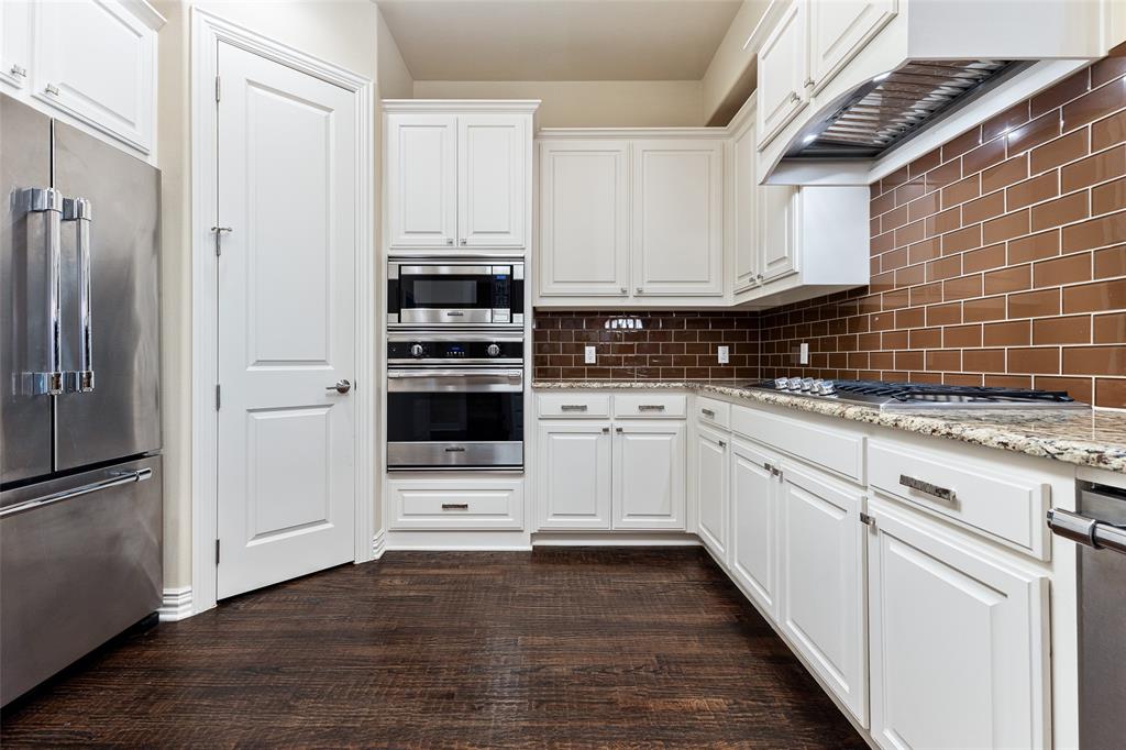 2811 Hood Street E Property Photo 6