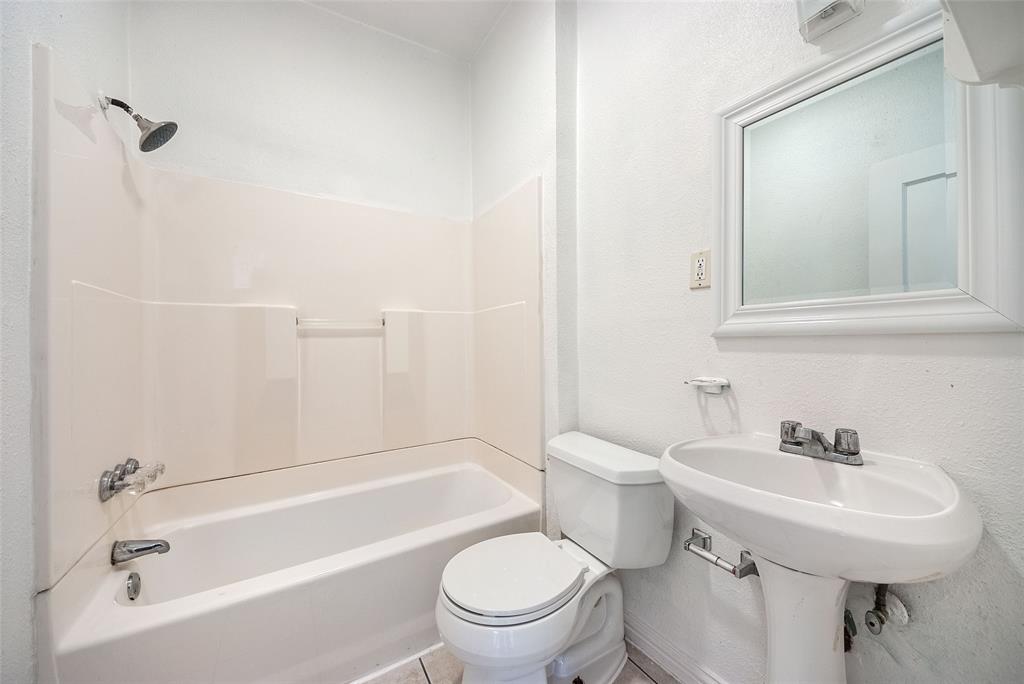 5407 Worth Street Property Photo 5