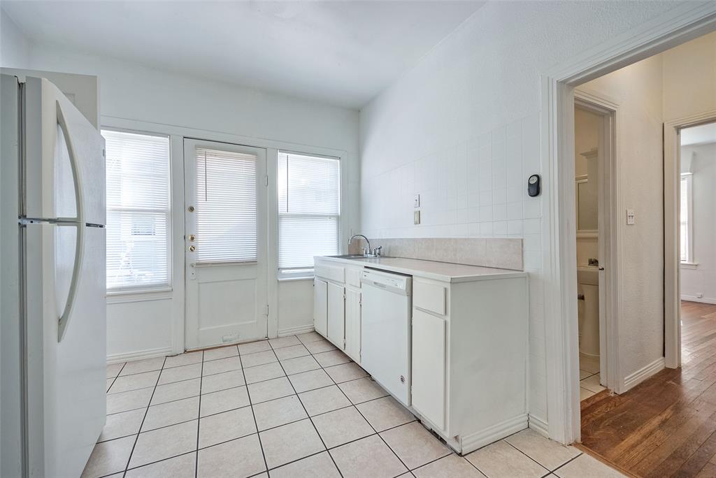 5407 Worth Street Property Photo 7
