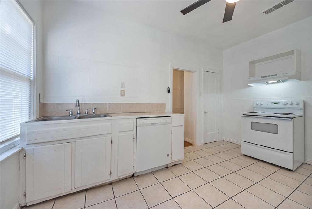 5407 Worth Street Property Photo 8