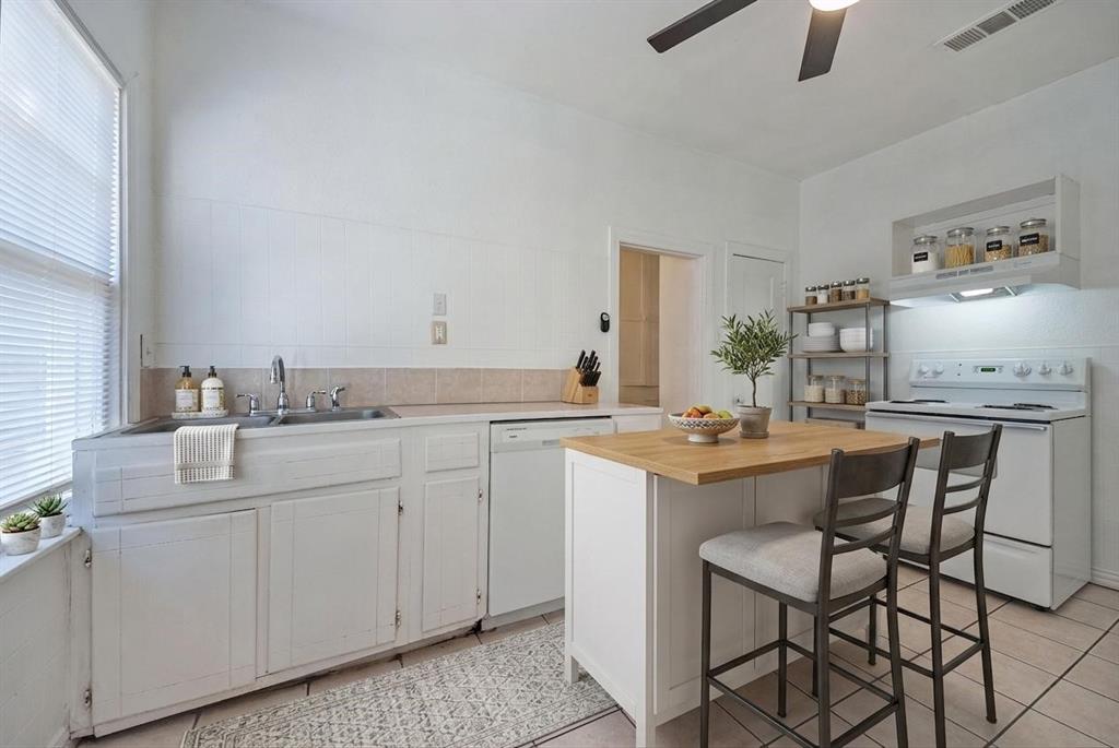 5407 Worth Street Property Photo 9