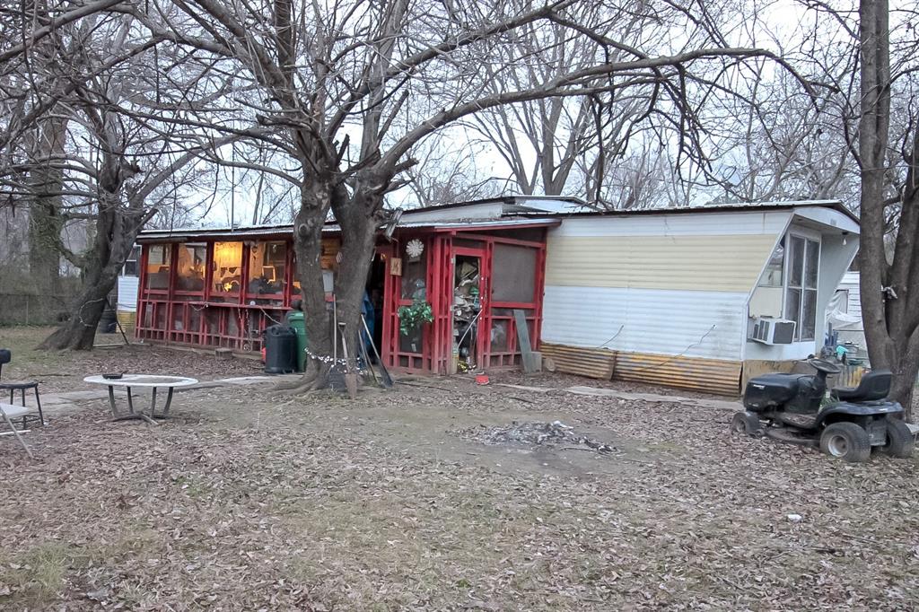 210 E 9th Property Photo 1