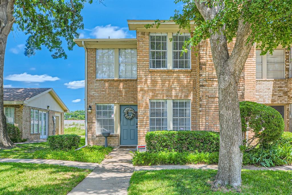 511 Towne House Lane Property Photo 1