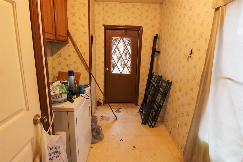 204 E 9th Property Photo 10