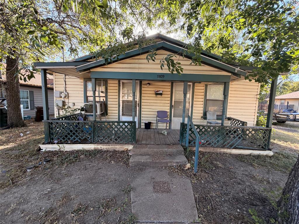 1109 G Avenue Property Photo 1