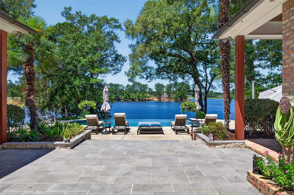 1074 Waters Edge Circle Property Photo 3
