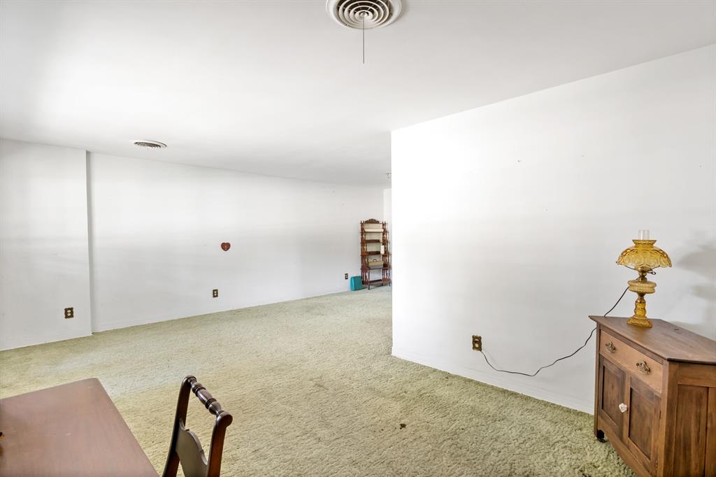 717 E First Street Property Photo 14