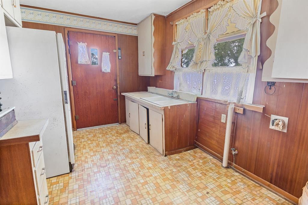 717 E First Street Property Photo 29