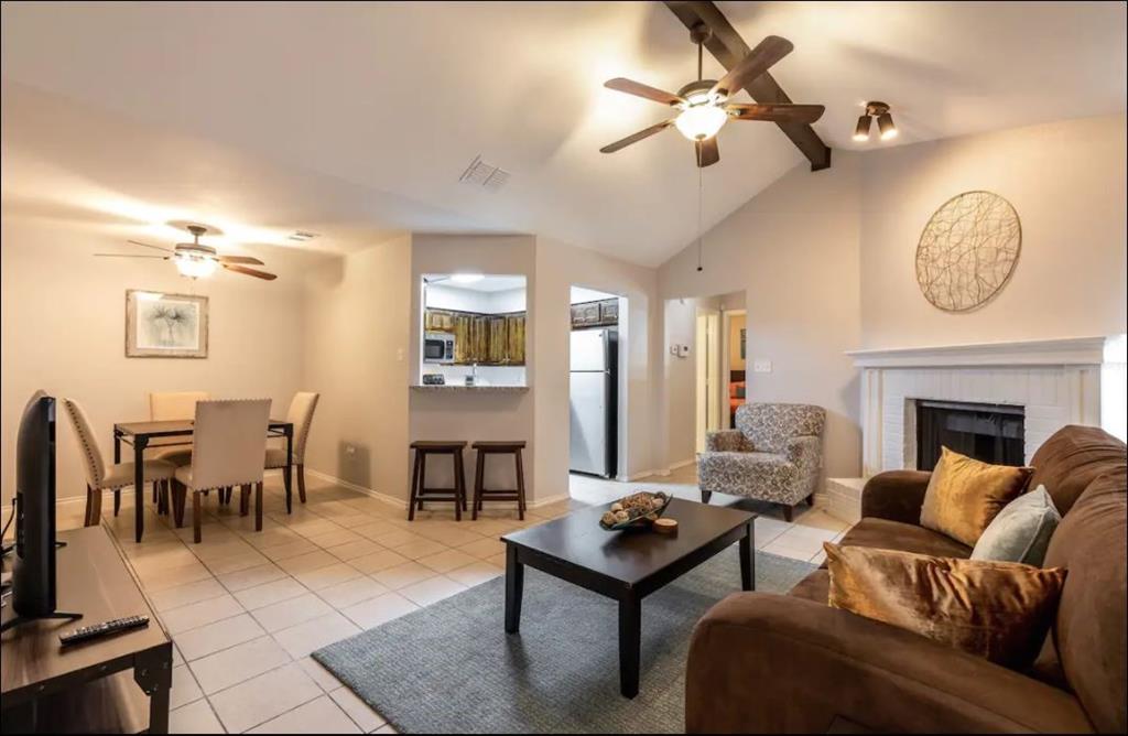 2425 Summer Place Drive Property Photo 2