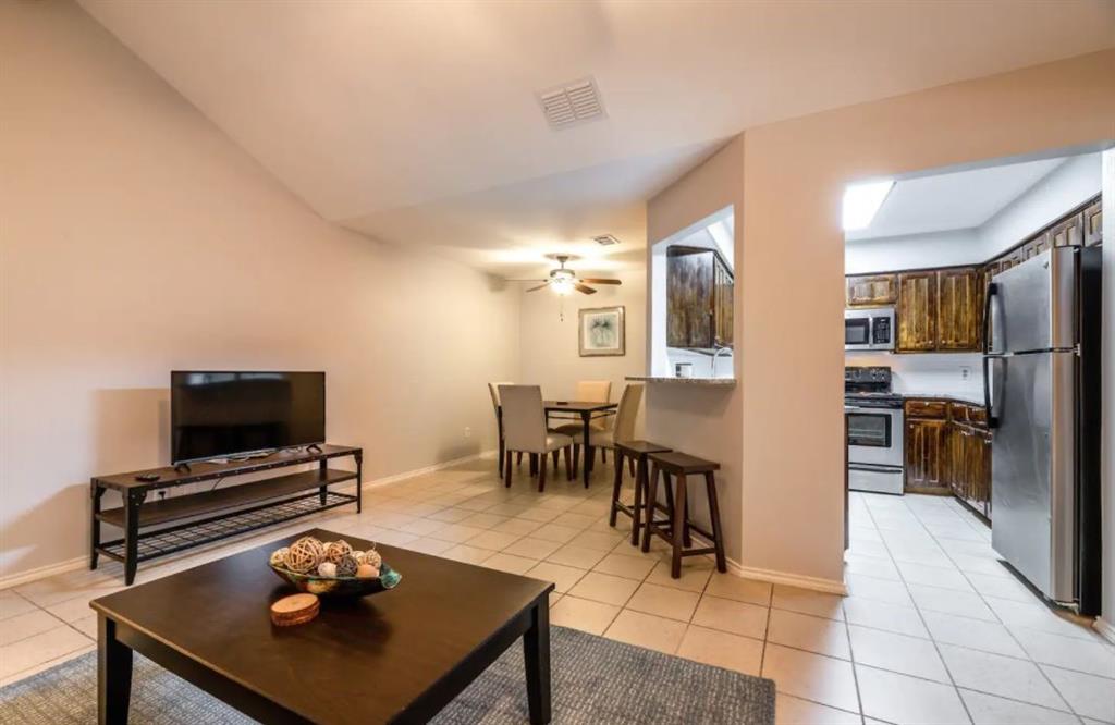 2425 Summer Place Drive Property Photo 6