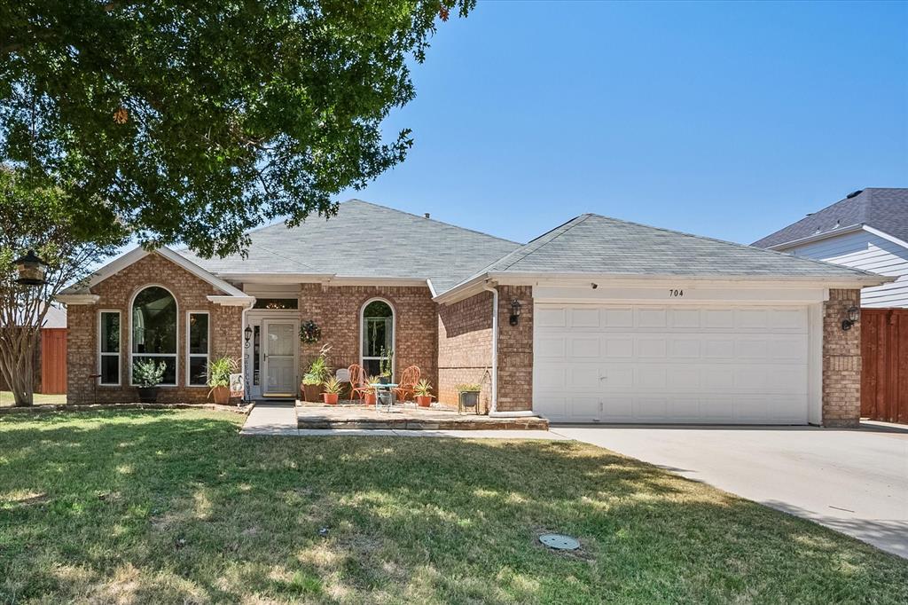 704 Oakridge Drive Property Photo 1