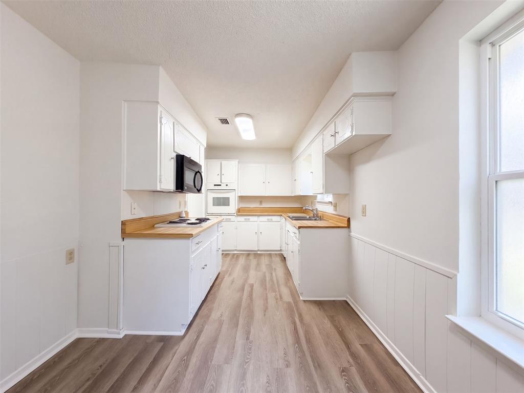 1136 Kris Street Property Photo 2