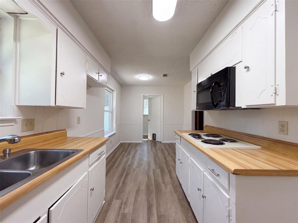 1136 Kris Street Property Photo 6