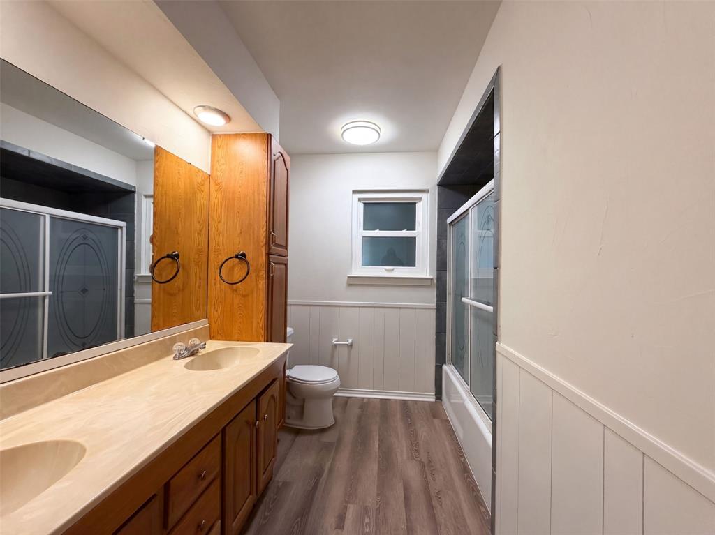 1136 Kris Street Property Photo 12