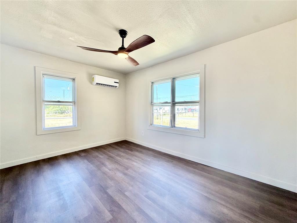 1220 Avenue G Property Photo 22