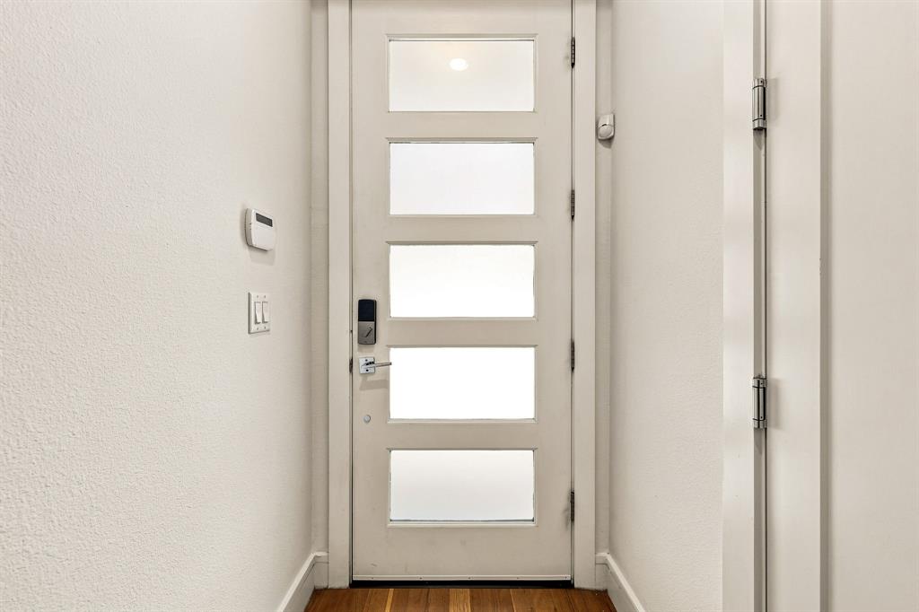 2127 Clark Street Apt 106 Property Photo 3