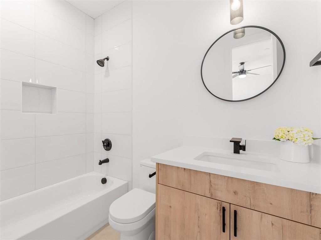 2015 N Prairie Avenue 203 Property Photo 23