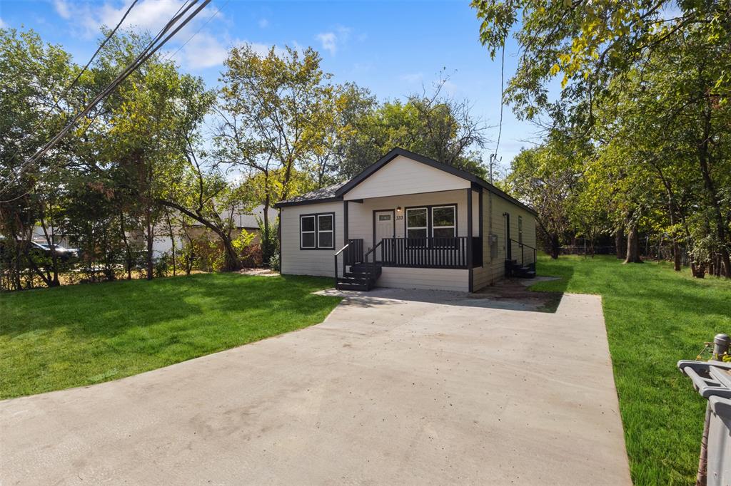 333 Levant Avenue Property Photo 3