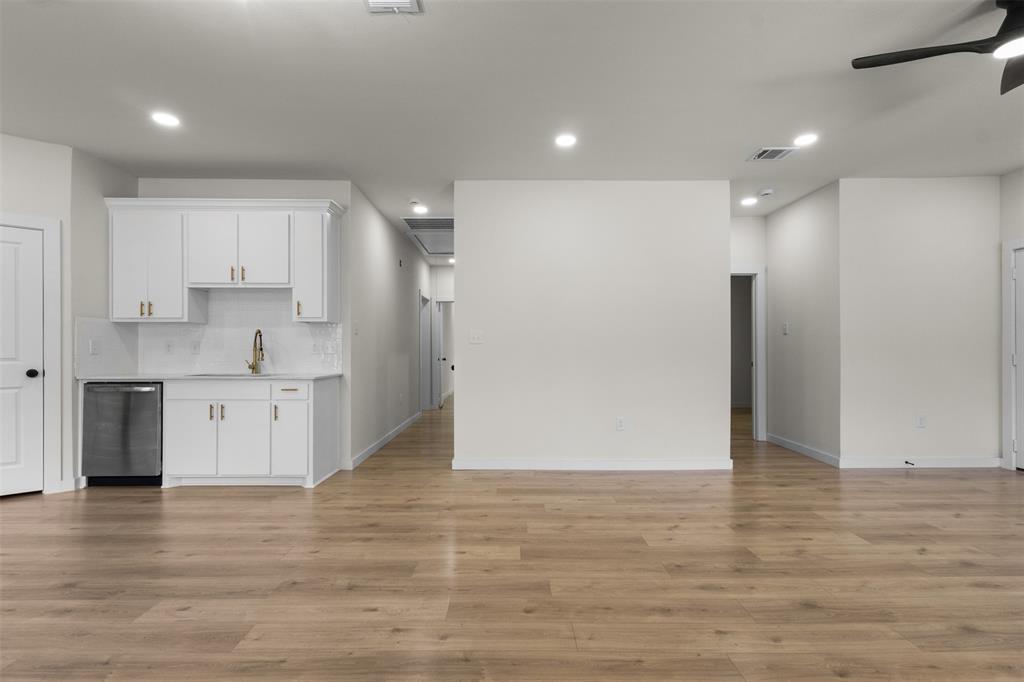 333 Levant Avenue Property Photo 5