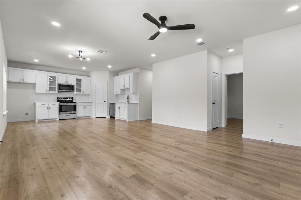 333 Levant Avenue Property Photo 7