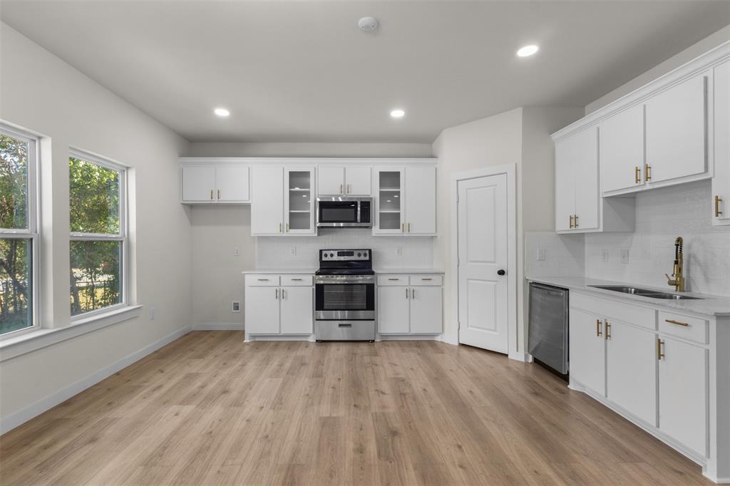 333 Levant Avenue Property Photo 9