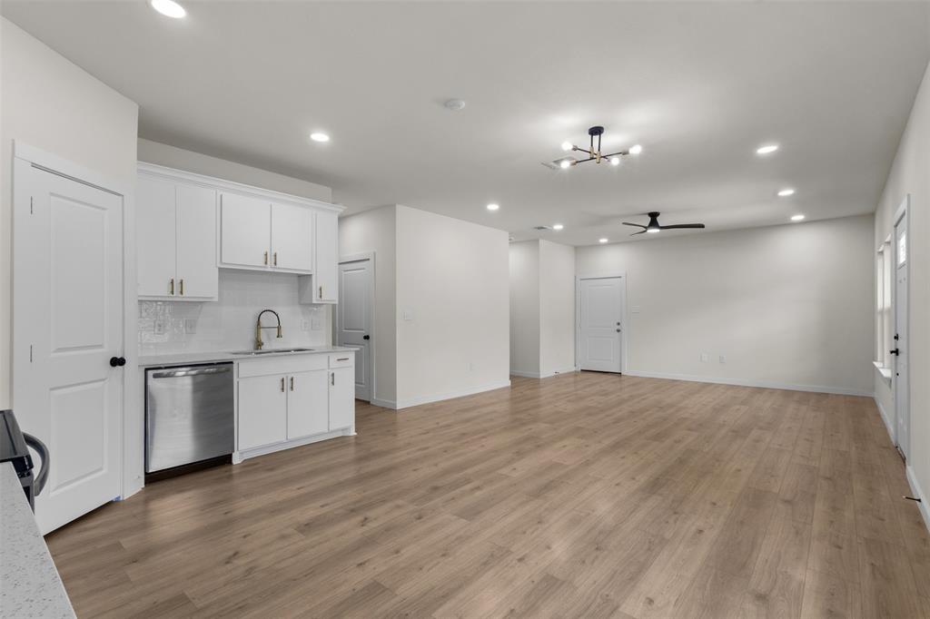 333 Levant Avenue Property Photo 13