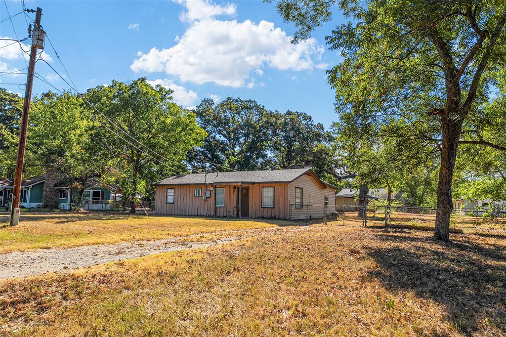 116 Wildwood Crossover Street Property Photo 1