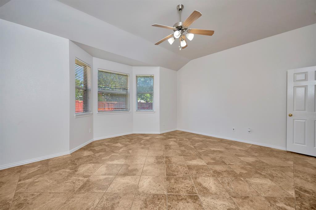 844 Sequoia Way Property Photo 4