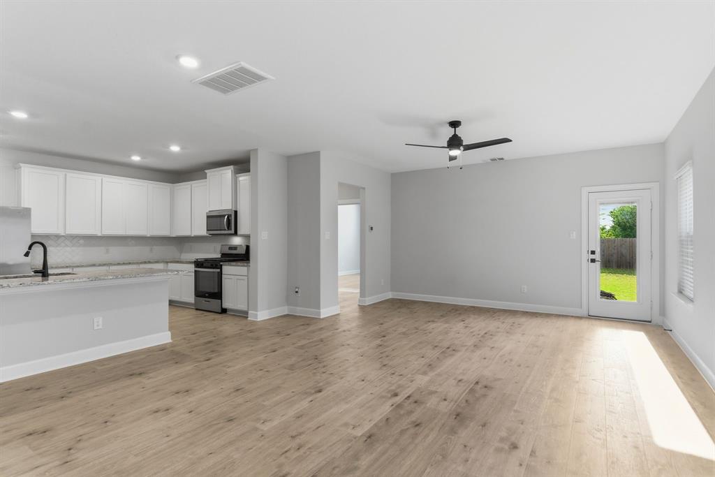 1308 Windermere Way Property Photo 4