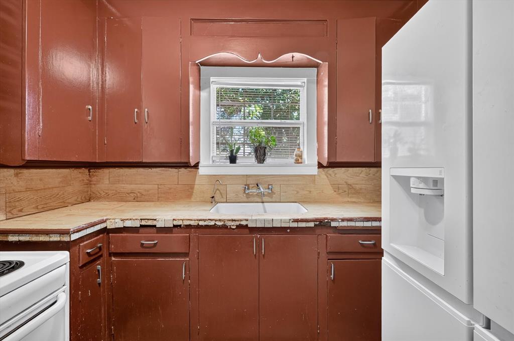 3628 Hampshire Boulevard Property Photo 11