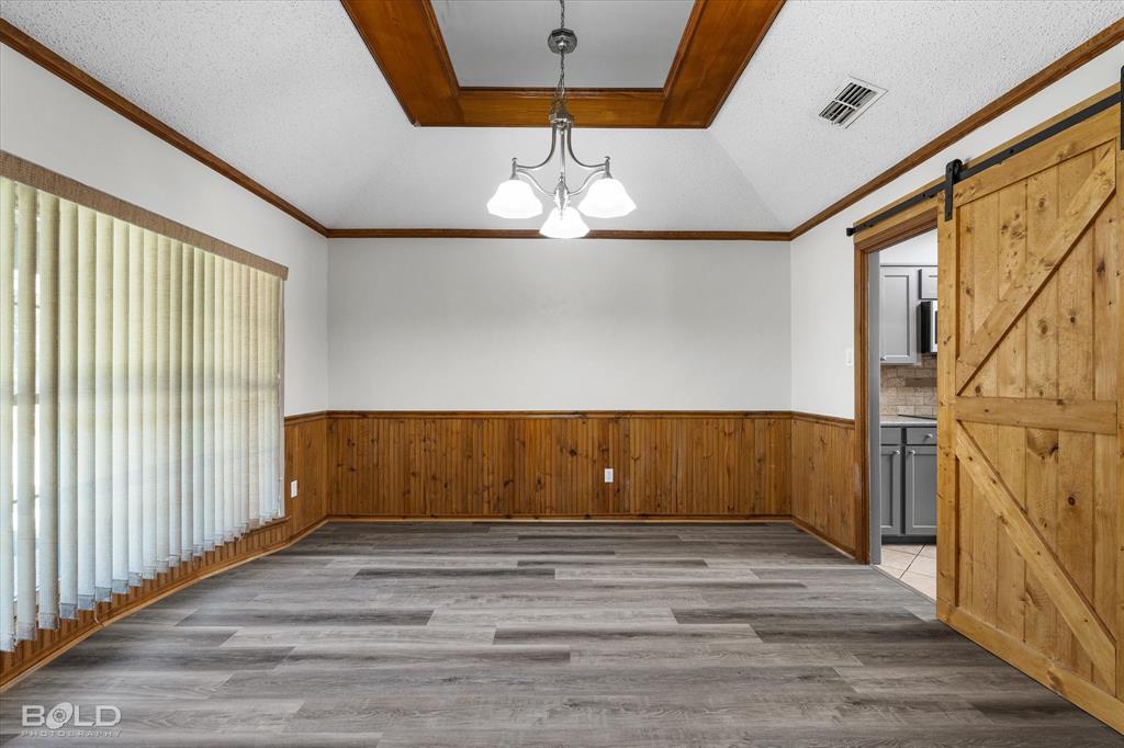 2107 Surrey Lane Property Photo 4