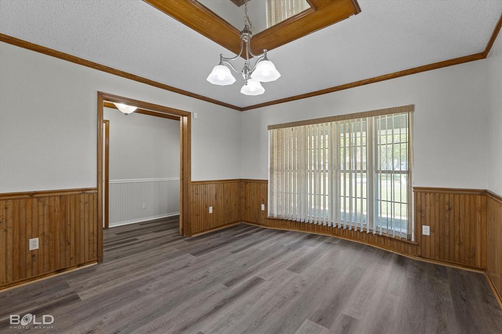 2107 Surrey Lane Property Photo 6