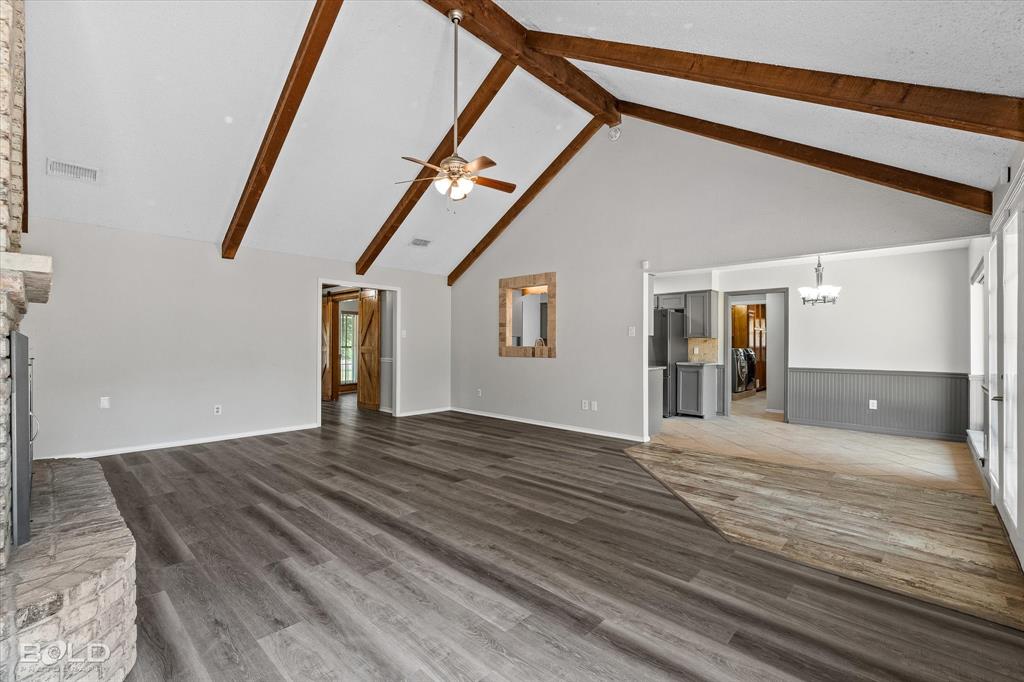 2107 Surrey Lane Property Photo 9