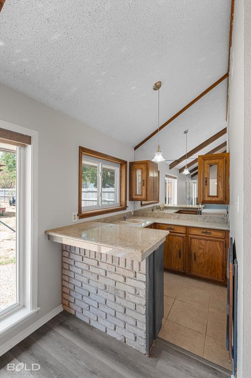 2107 Surrey Lane Property Photo 11