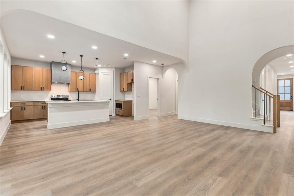 3914 Spence Street Property Photo 3