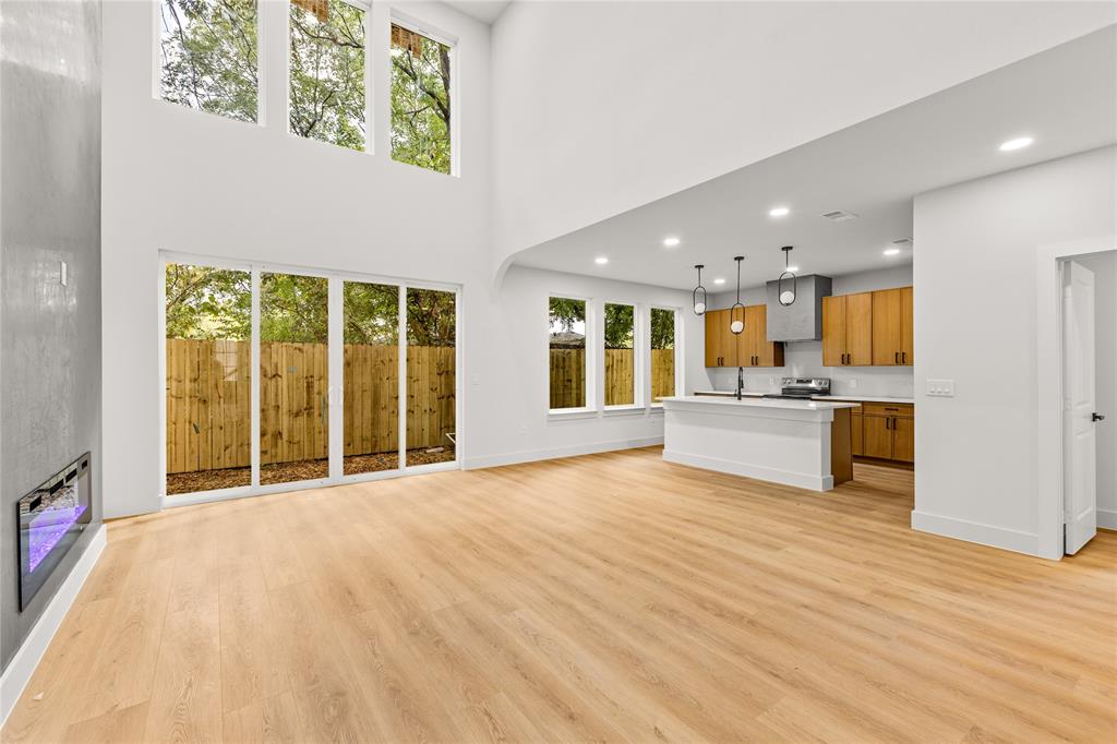 3914 Spence Street Property Photo 4