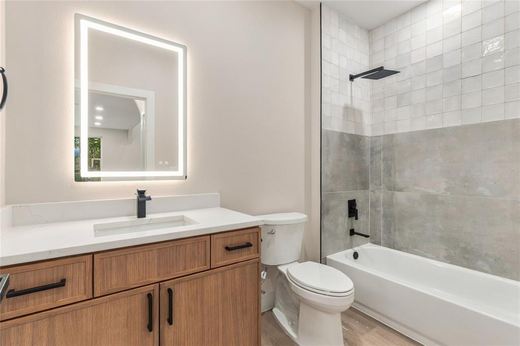 3914 Spence Street Property Photo 16