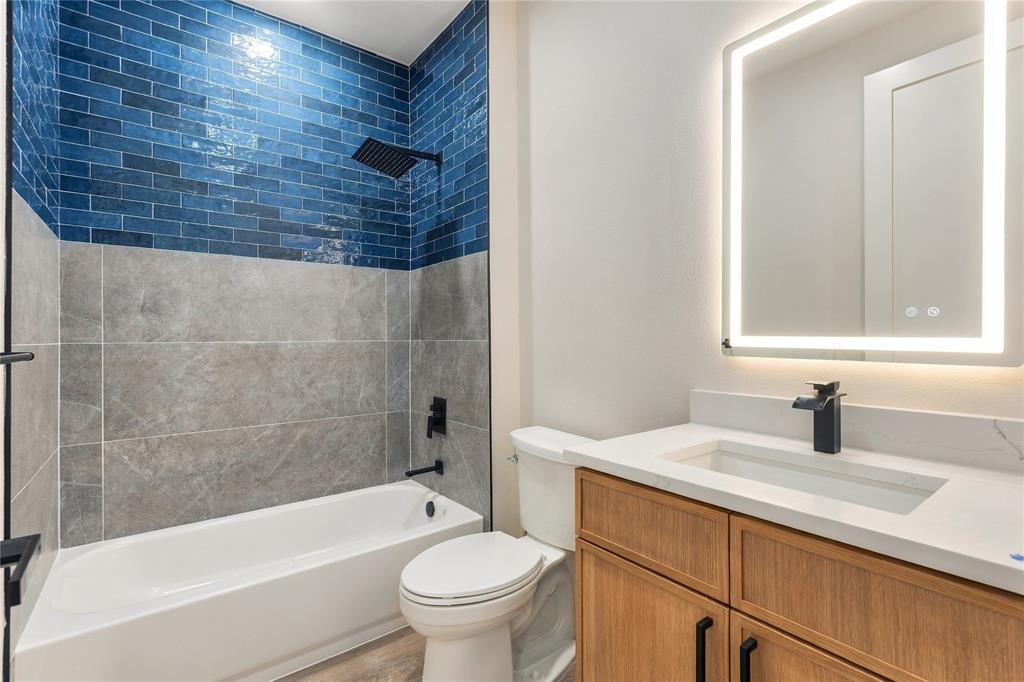 3914 Spence Street Property Photo 17