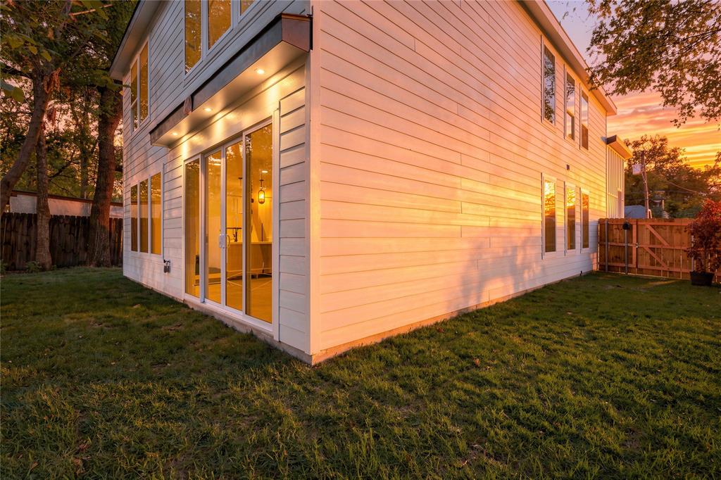 3914 Spence Street Property Photo 18
