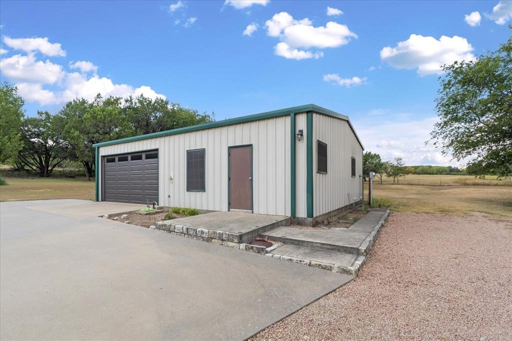 1110 W 23rd Street Property Photo 4