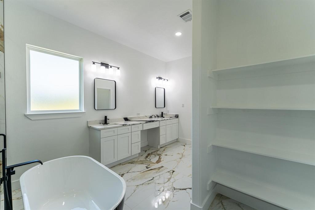 2147 Heath Street Property Photo 15